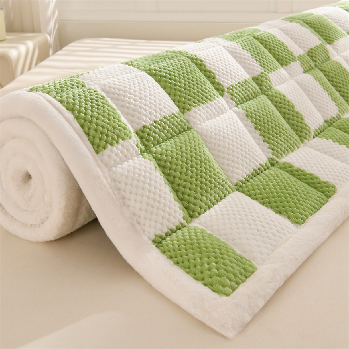 91家纺网 家纺一手货源 找家纺 云木里 2025新款豆豆绒床垫床褥床护垫 抹茶绿