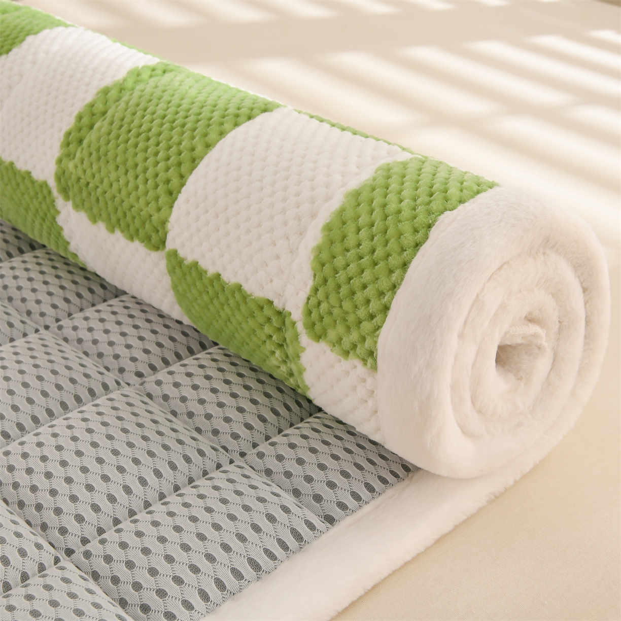 91家纺网 家纺一手货源 找家纺 云木里 2025新款豆豆绒床垫床褥床护垫 抹茶绿