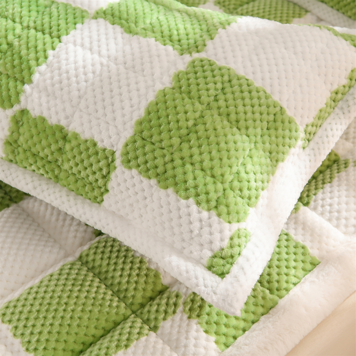 91家纺网 家纺一手货源 找家纺 云木里 2025新款豆豆绒床垫床褥床护垫 抹茶绿