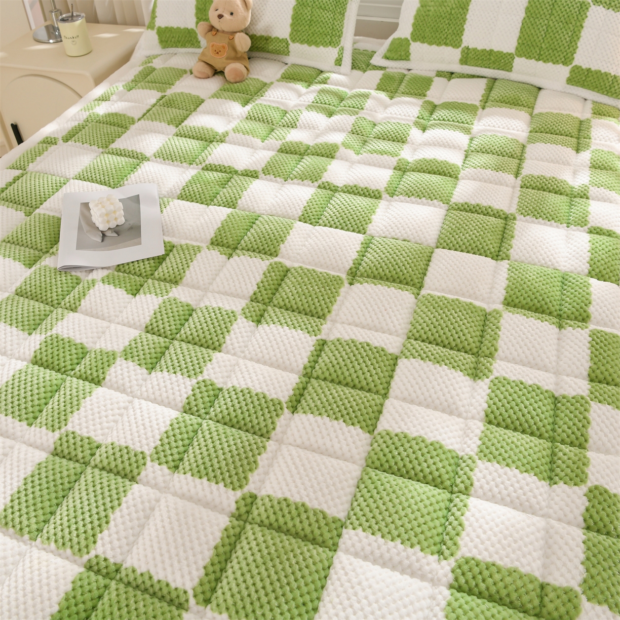 91家纺网 家纺一手货源 找家纺 云木里 2025新款豆豆绒床垫床褥床护垫 抹茶绿