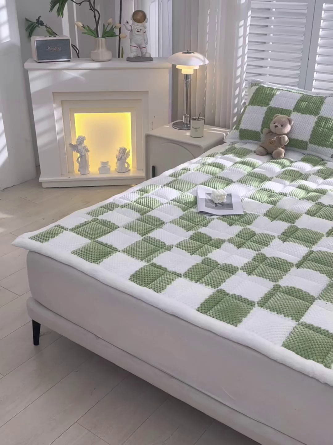 91家纺网 家纺一手货源 找家纺 云木里 2025新款豆豆绒床垫床褥床护垫 抹茶绿