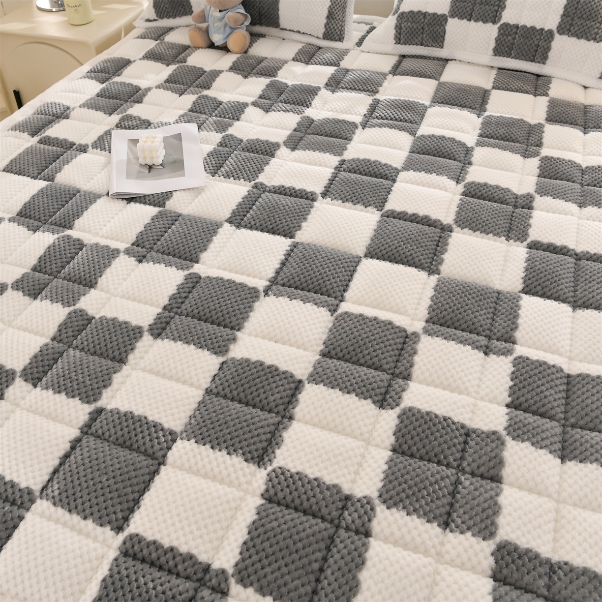 91家纺网 家纺一手货源 找家纺 云木里 2025新款豆豆绒床垫床褥床护垫 浅灰