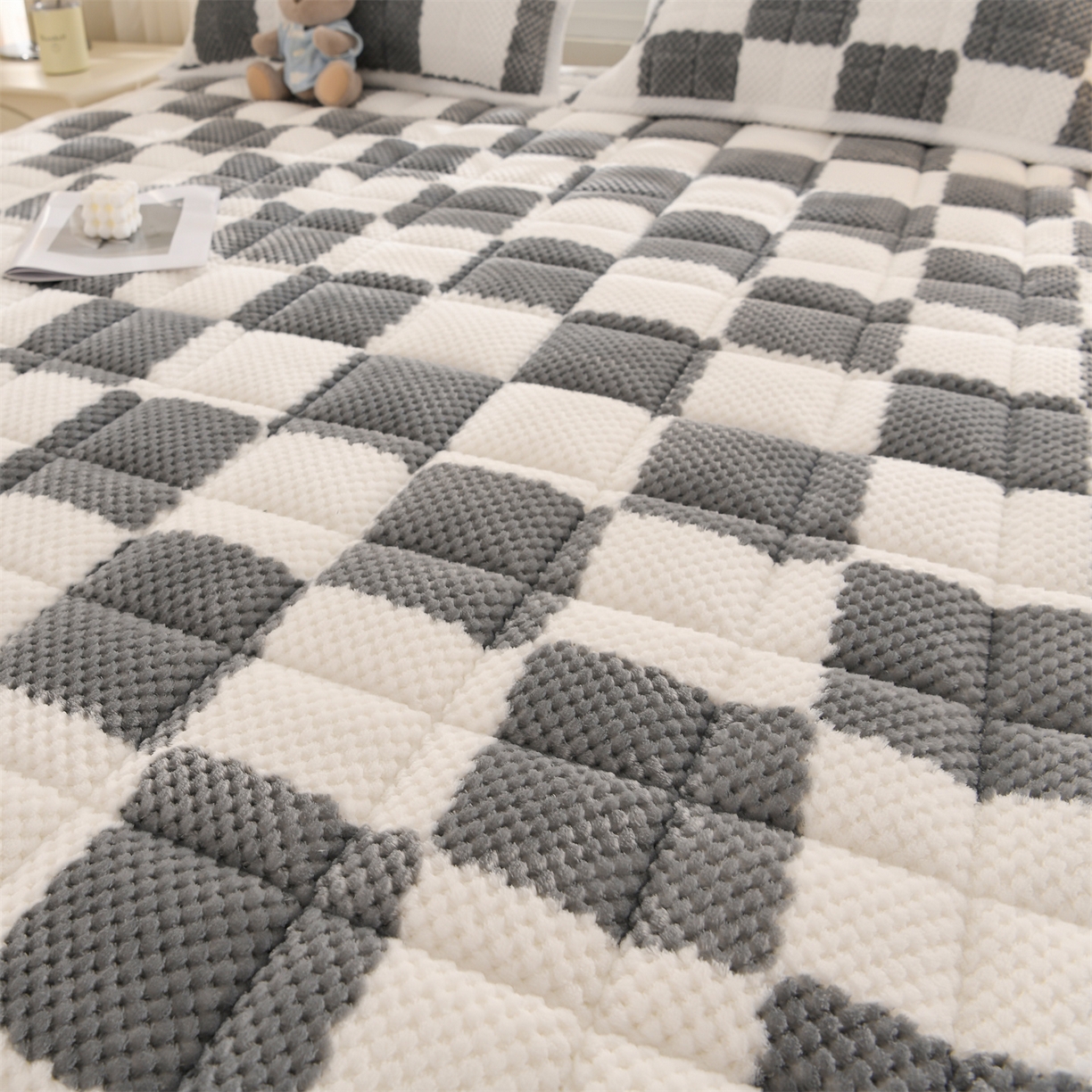 91家纺网 家纺一手货源 找家纺 云木里 2025新款豆豆绒床垫床褥床护垫 浅灰