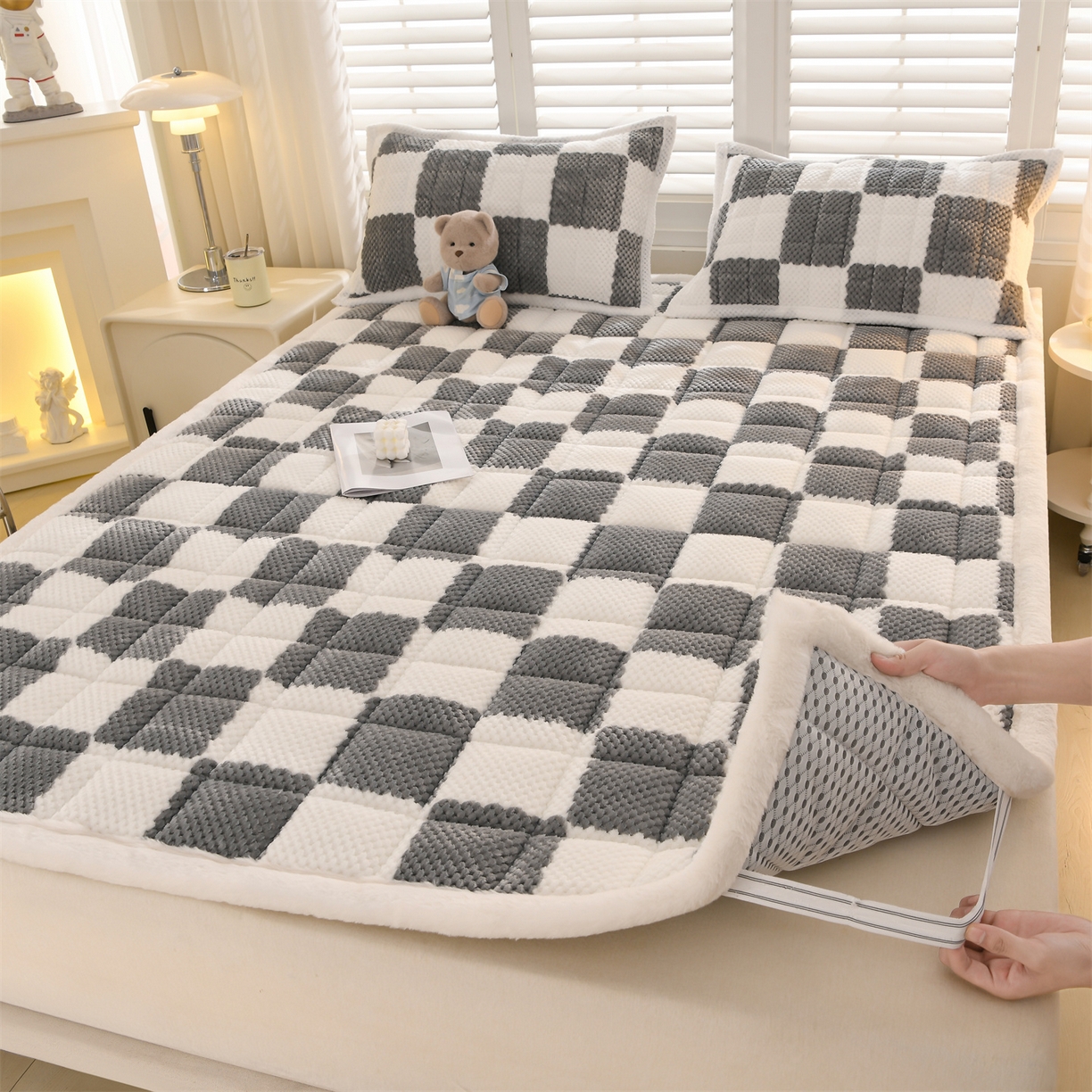 91家纺网 家纺一手货源 找家纺 云木里 2025新款豆豆绒床垫床褥床护垫 浅灰