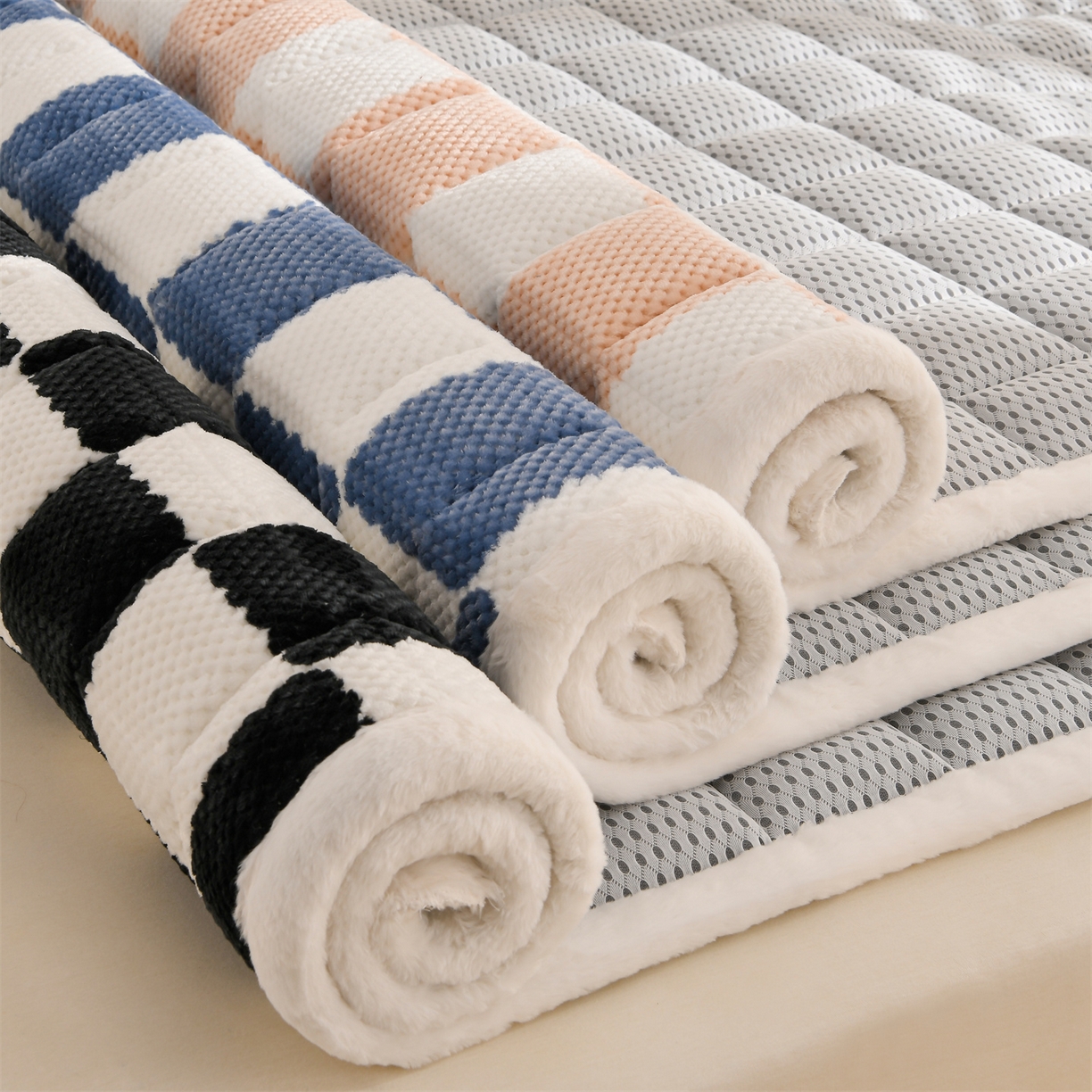 91家纺网 家纺一手货源 找家纺 云木里 2025新款豆豆绒床垫床褥床护垫 浅灰