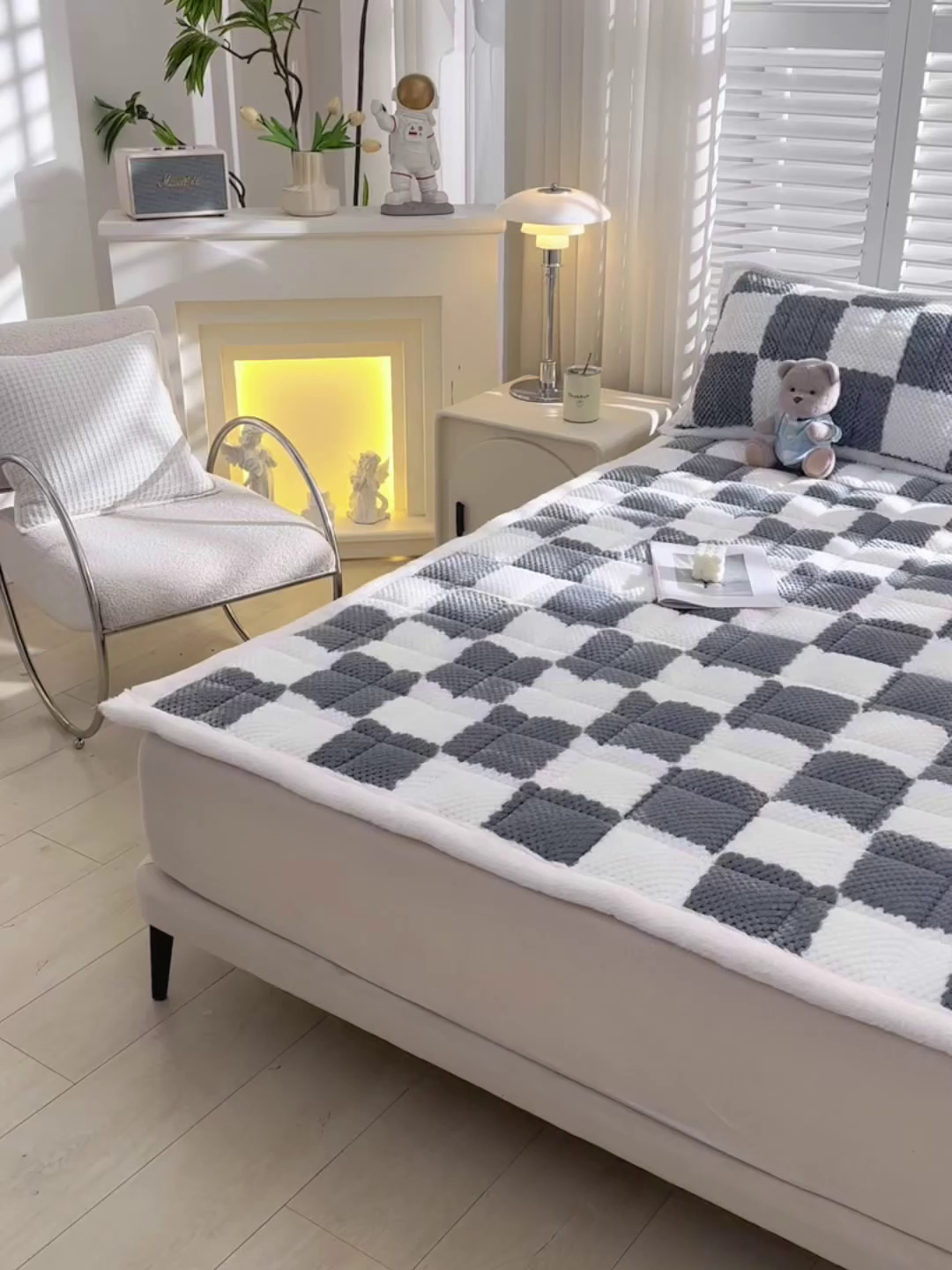 91家纺网 家纺一手货源 找家纺 云木里 2025新款豆豆绒床垫床褥床护垫 浅灰