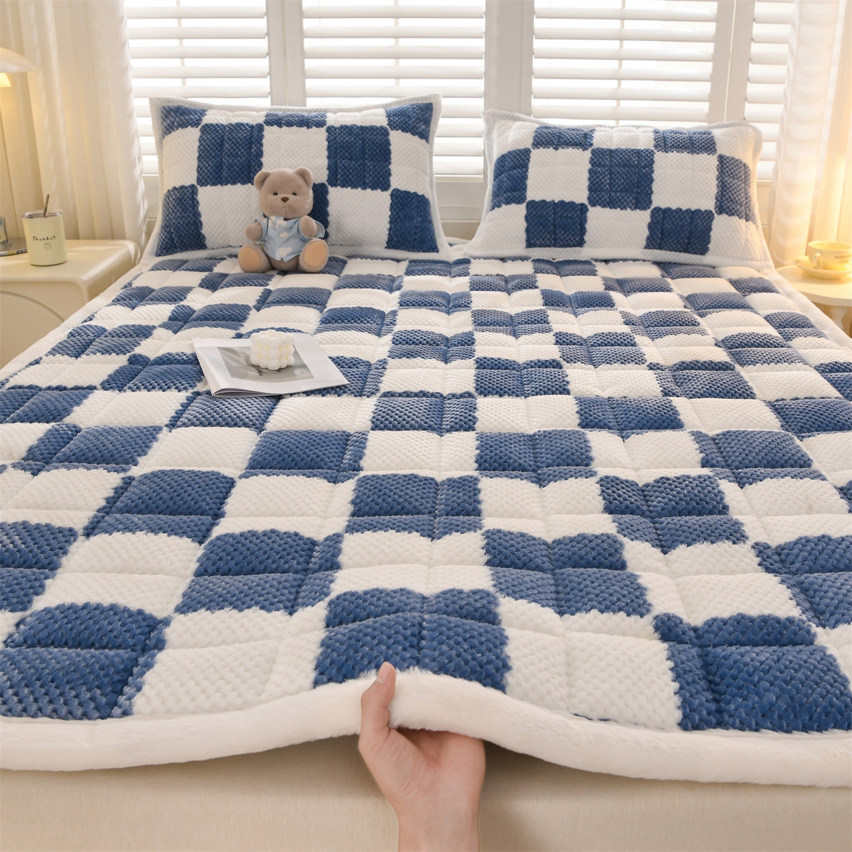 91家纺网 家纺一手货源 找家纺 云木里 2025新款豆豆绒床垫床褥床护垫 雾霾蓝