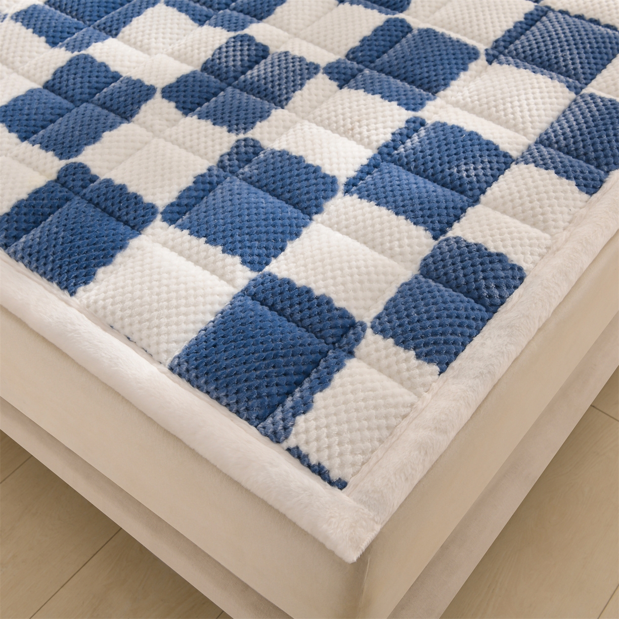 91家纺网 家纺一手货源 找家纺 云木里 2025新款豆豆绒床垫床褥床护垫 雾霾蓝