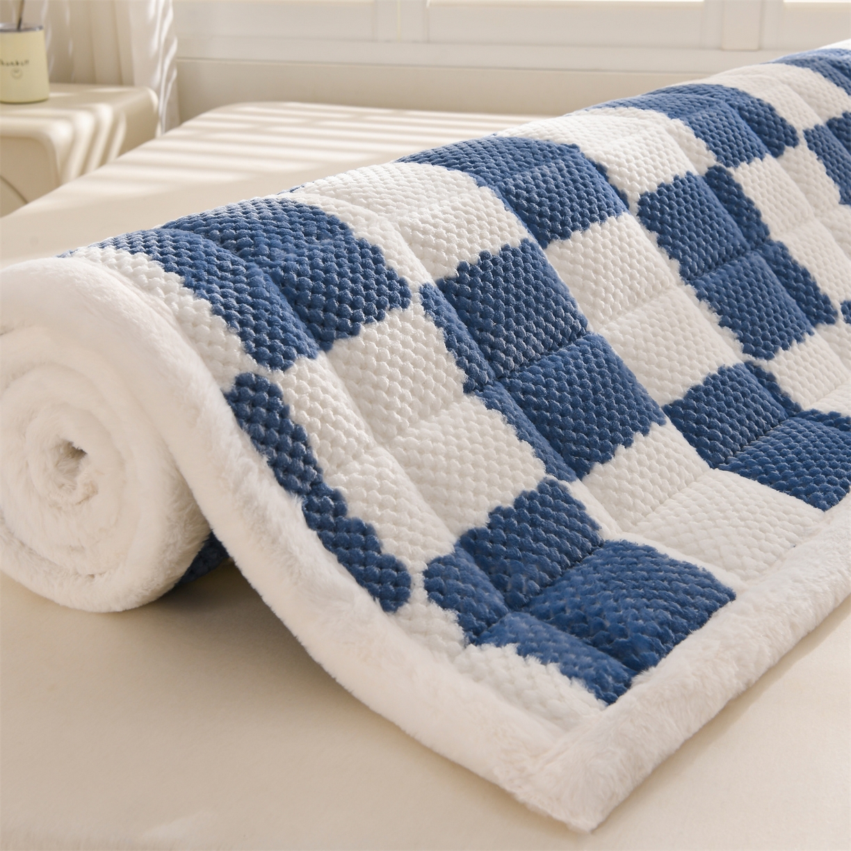 91家纺网 家纺一手货源 找家纺 云木里 2025新款豆豆绒床垫床褥床护垫 雾霾蓝