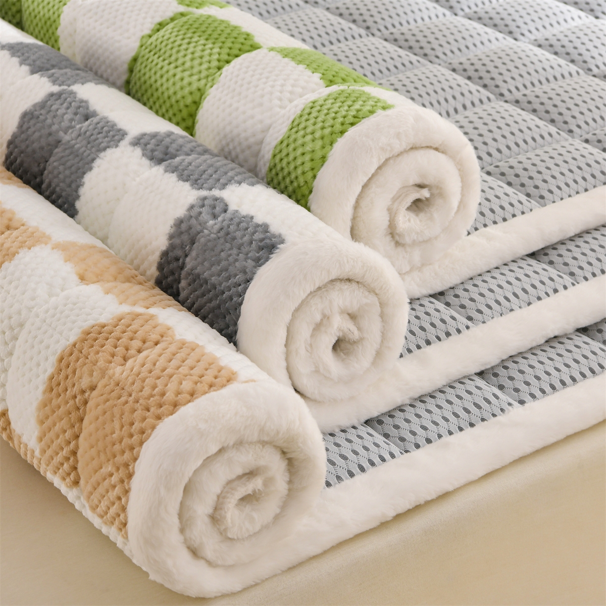 91家纺网 家纺一手货源 找家纺 云木里 2025新款豆豆绒床垫床褥床护垫 雾霾蓝