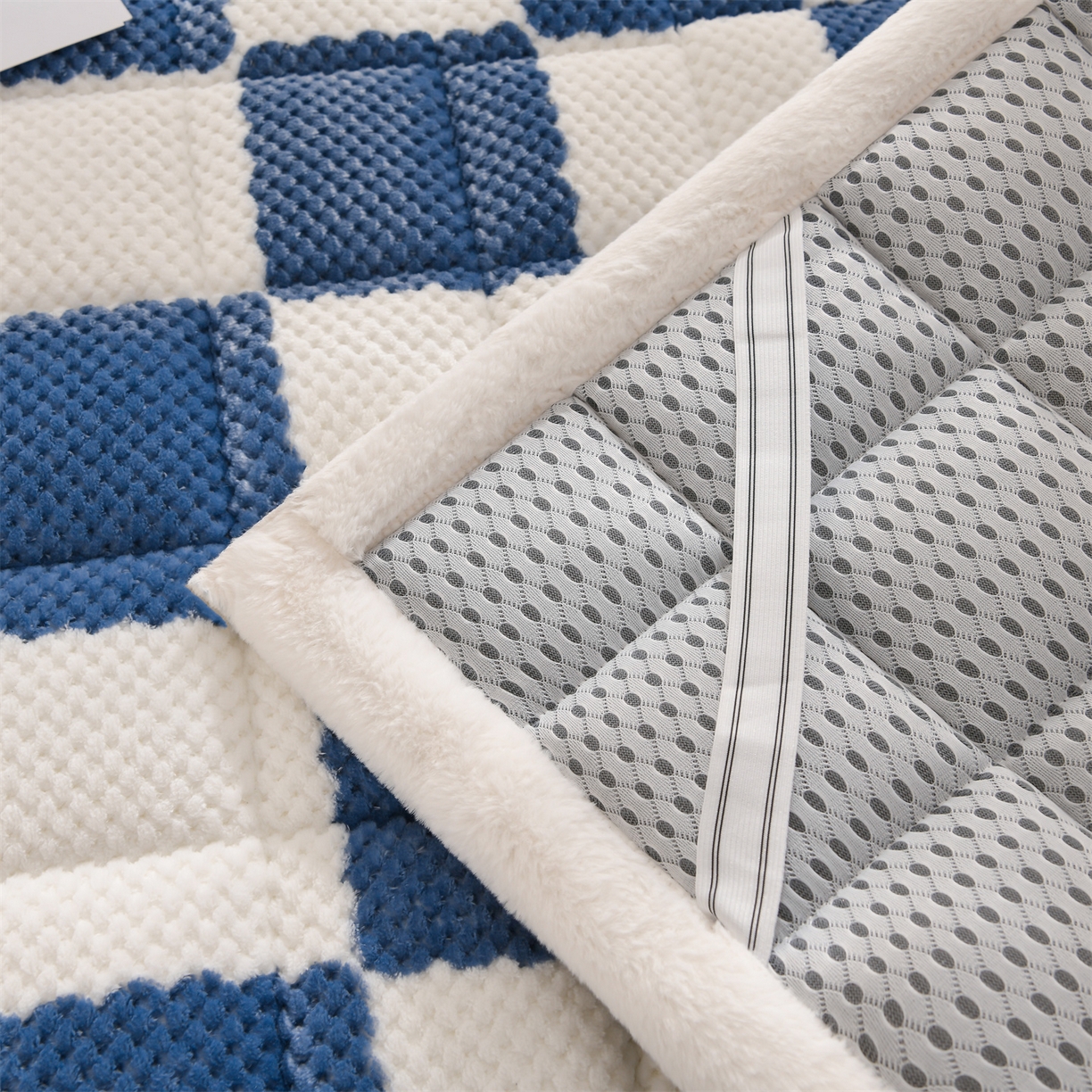 91家纺网 家纺一手货源 找家纺 云木里 2025新款豆豆绒床垫床褥床护垫 雾霾蓝