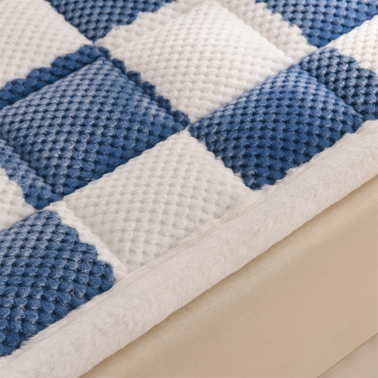 91家纺网 家纺一手货源 找家纺 云木里 2025新款豆豆绒床垫床褥床护垫 雾霾蓝