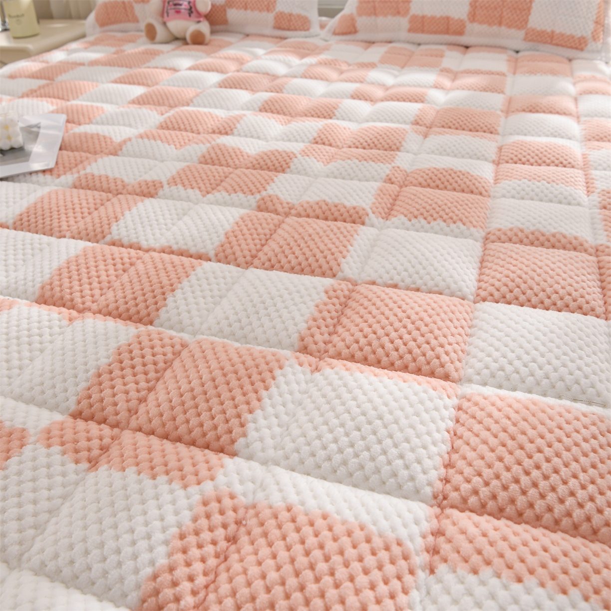 91家纺网 家纺一手货源 找家纺 云木里 2025新款豆豆绒床垫床褥床护垫 樱花粉