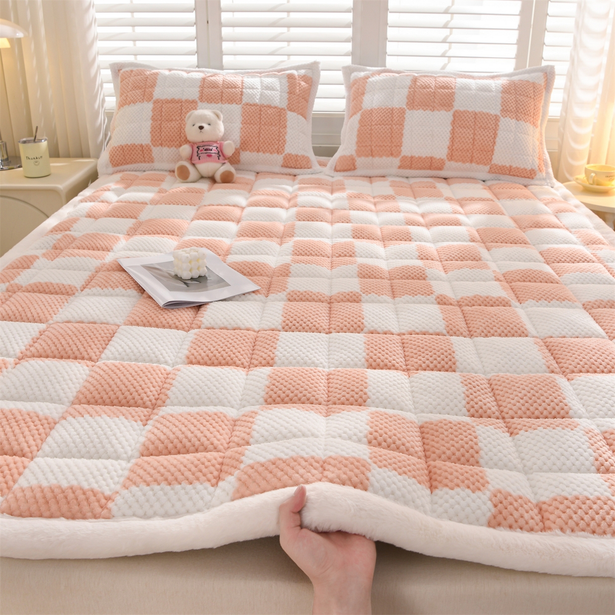 91家纺网 家纺一手货源 找家纺 云木里 2025新款豆豆绒床垫床褥床护垫 樱花粉