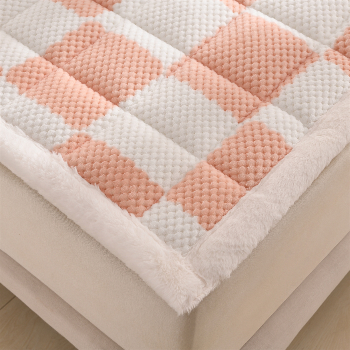 91家纺网 家纺一手货源 找家纺 云木里 2025新款豆豆绒床垫床褥床护垫 樱花粉