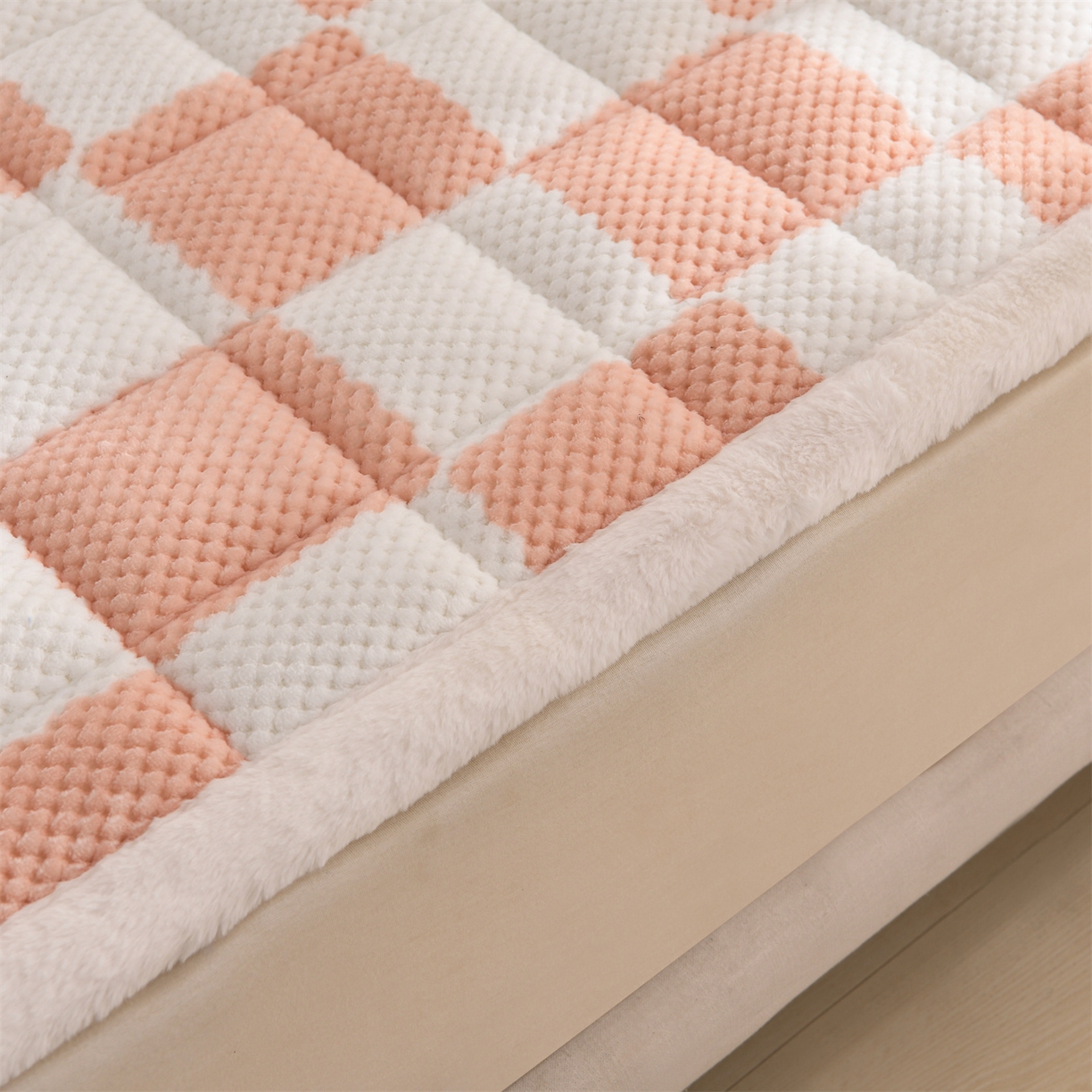 91家纺网 家纺一手货源 找家纺 云木里 2025新款豆豆绒床垫床褥床护垫 樱花粉