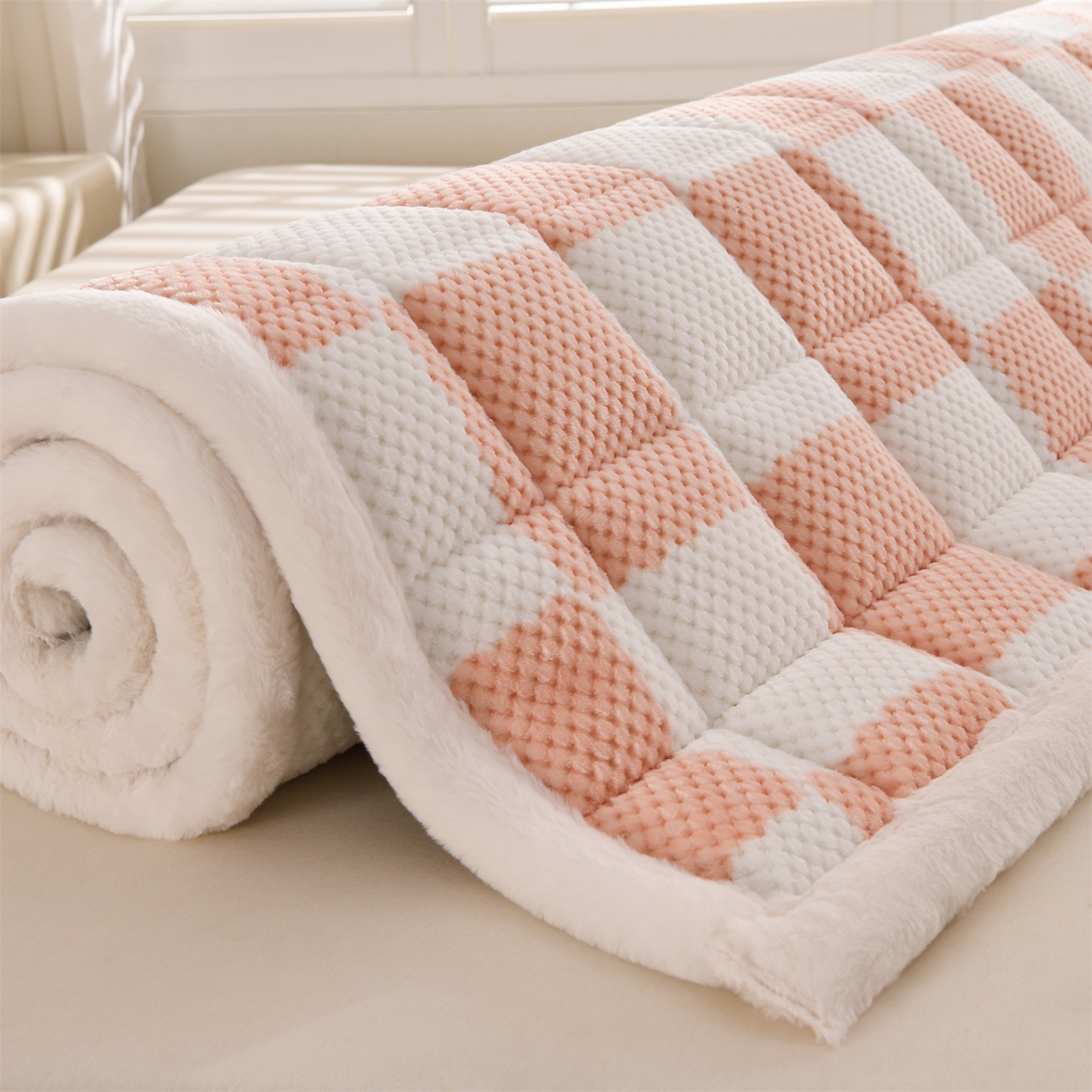 91家纺网 家纺一手货源 找家纺 云木里 2025新款豆豆绒床垫床褥床护垫 樱花粉