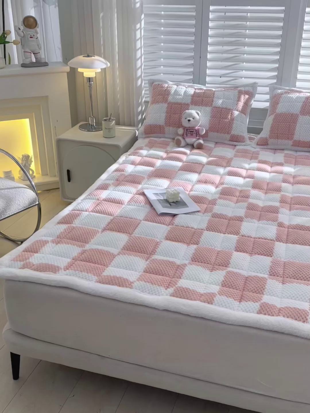 91家纺网 家纺一手货源 找家纺 云木里 2025新款豆豆绒床垫床褥床护垫 樱花粉