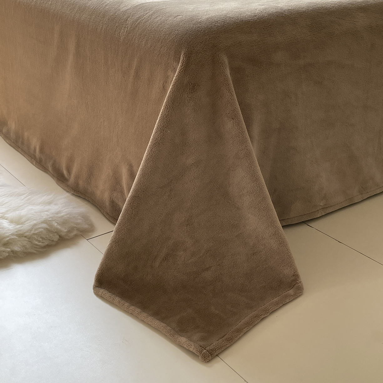 91家纺网 家纺一手货源 找家纺 （总）蓝极人 2025新款纯色双拼牛奶绒四件套190克