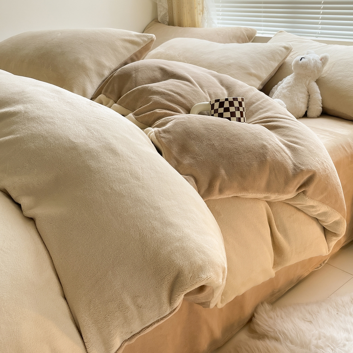 91家纺网 家纺一手货源 找家纺 （总）蓝极人 2025新款纯色双拼牛奶绒四件套190克