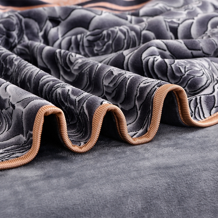 91家纺网 家纺一手货源 找家纺 绒宴 2025新款8.5斤牛奶绒金貂法莱绒床裙款保暖四件套 流金岁月