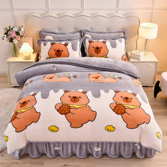 91家纺网 家纺一手货源 找家纺 绒宴 2025新款8.5斤牛奶绒金貂法莱绒床裙款保暖四件套 萌豚卡皮