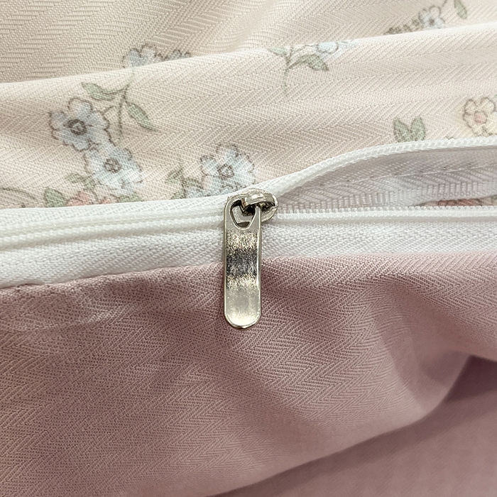 91家纺网 家纺一手货源 找家纺  金梦拉2025新款A类提花人字纹小布袋款四件套柔光浅语