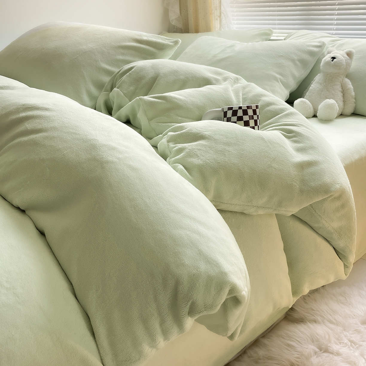 91家纺网 家纺一手货源 找家纺 （总）蓝极人 2025新款纯色双拼牛奶绒四件套190克