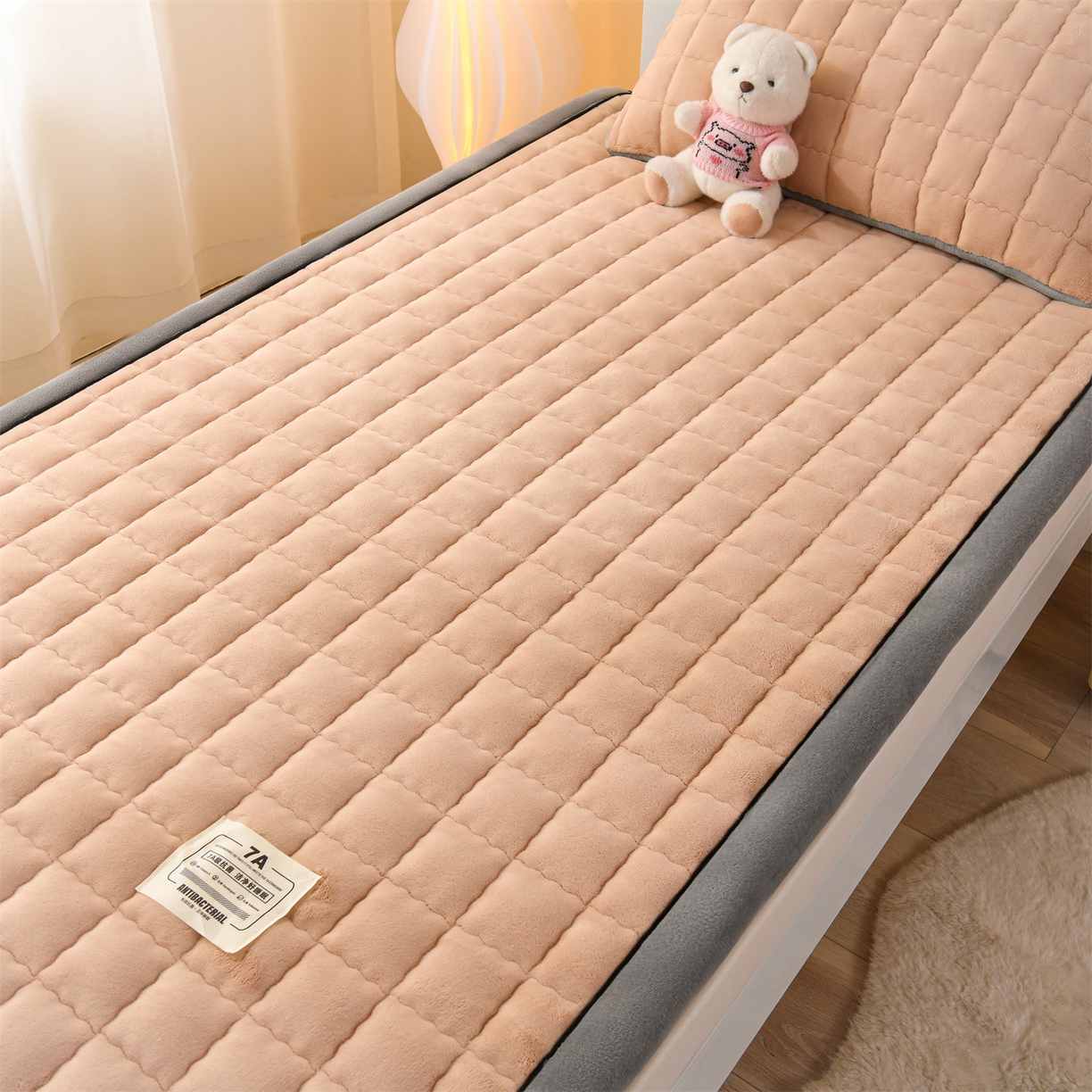 91家纺网 家纺一手货源 找家纺 云木里 2025新款240克臻棉绒和煦春风宿舍床垫上下铺床垫学生床- 和煦春风-米驼