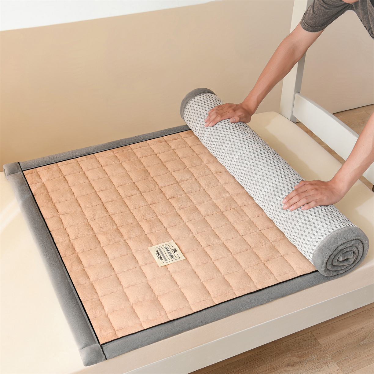 91家纺网 家纺一手货源 找家纺 云木里 2025新款240克臻棉绒和煦春风宿舍床垫上下铺床垫学生床- 和煦春风-米驼