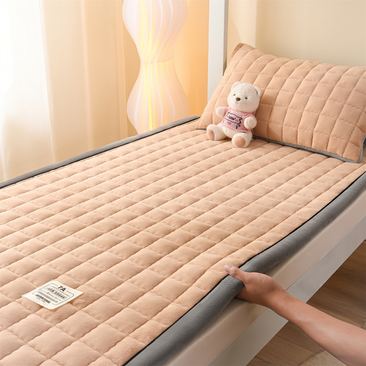 91家纺网 家纺一手货源 找家纺 云木里 2025新款240克臻棉绒和煦春风宿舍床垫上下铺床垫学生床- 和煦春风-米驼