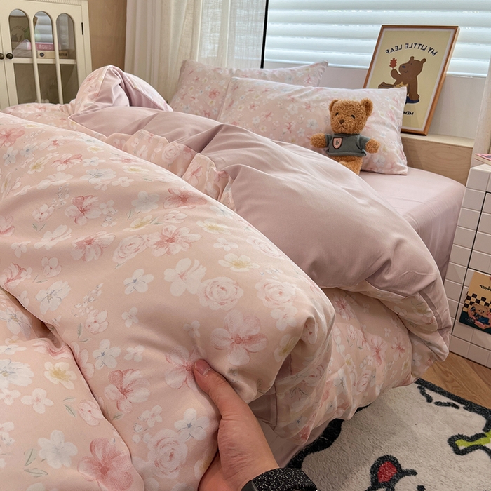 91家纺网 家纺一手货源 找家纺  金梦拉2025新款A类提花人字纹小布袋款四件套桃桃花语