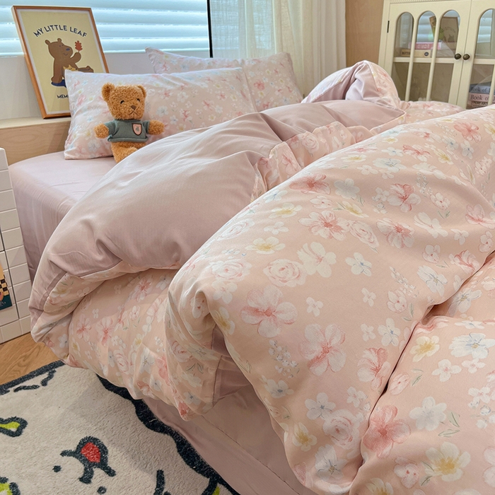 91家纺网 家纺一手货源 找家纺  金梦拉2025新款A类提花人字纹小布袋款四件套桃桃花语