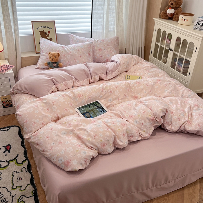 91家纺网 家纺一手货源 找家纺  金梦拉2025新款A类提花人字纹小布袋款四件套桃桃花语