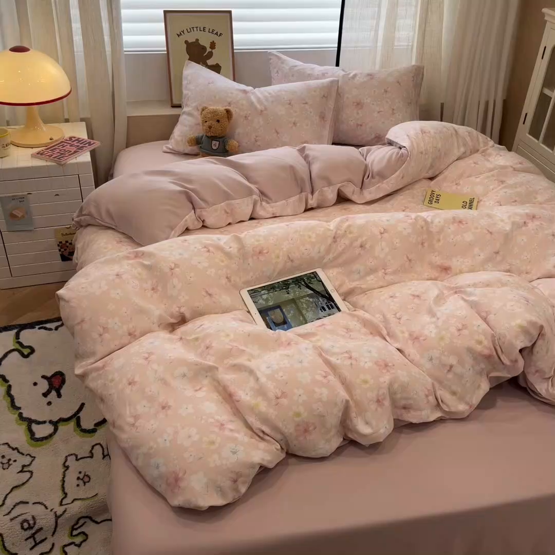 91家纺网 家纺一手货源 找家纺  金梦拉2025新款A类提花人字纹小布袋款四件套桃桃花语