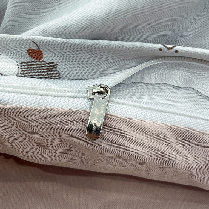 91家纺网 家纺一手货源 找家纺 金梦拉2025新款A类提花人字纹小布袋款四件套小木马