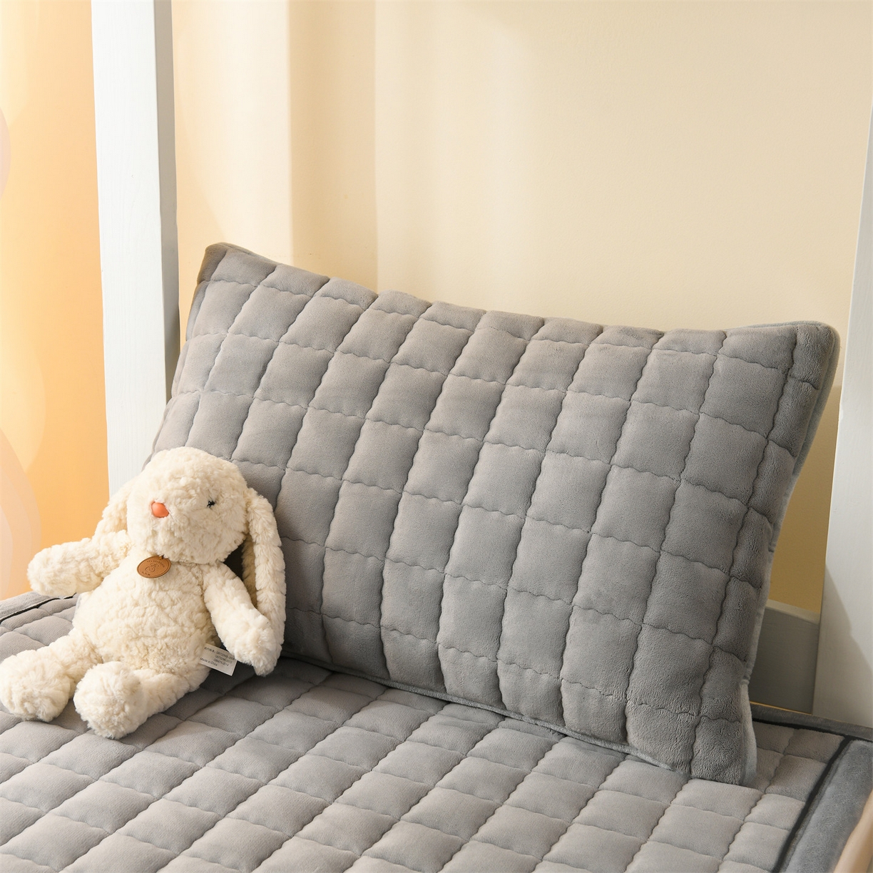 91家纺网 家纺一手货源 找家纺 云木里 2025新款240克臻棉绒和煦春风宿舍床垫上下铺床垫学生床- 和煦春风-象灰