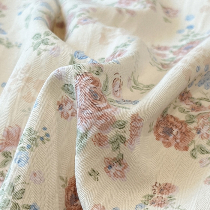 91家纺网 家纺一手货源 找家纺  金梦拉2025新款A类提花人字纹小布袋款四件套颜花朝