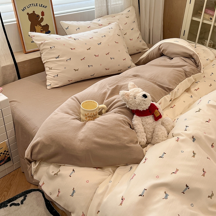 91家纺网 家纺一手货源 找家纺  金梦拉2025新款A类提花人字纹小布袋款四件套椰椰奶狗