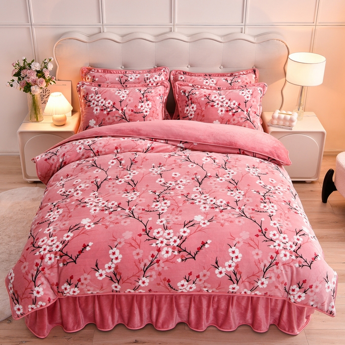 91家纺网 家纺一手货源 找家纺 绒宴 2025新款8.5斤牛奶绒金貂法莱绒床裙款保暖四件套 蔷薇密语