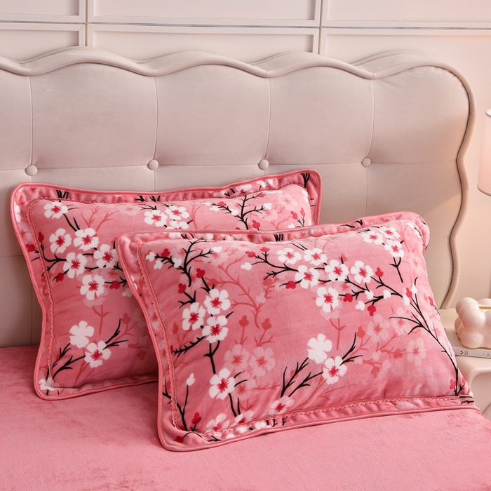 91家纺网 家纺一手货源 找家纺 绒宴 2025新款8.5斤牛奶绒金貂法莱绒床裙款保暖四件套 蔷薇密语