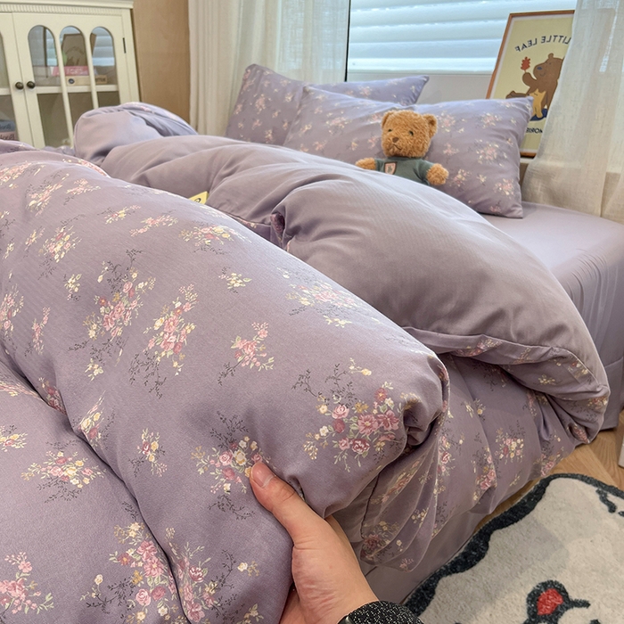 91家纺网 家纺一手货源 找家纺  金梦拉2025新款A类提花人字纹小布袋款四件套紫薰