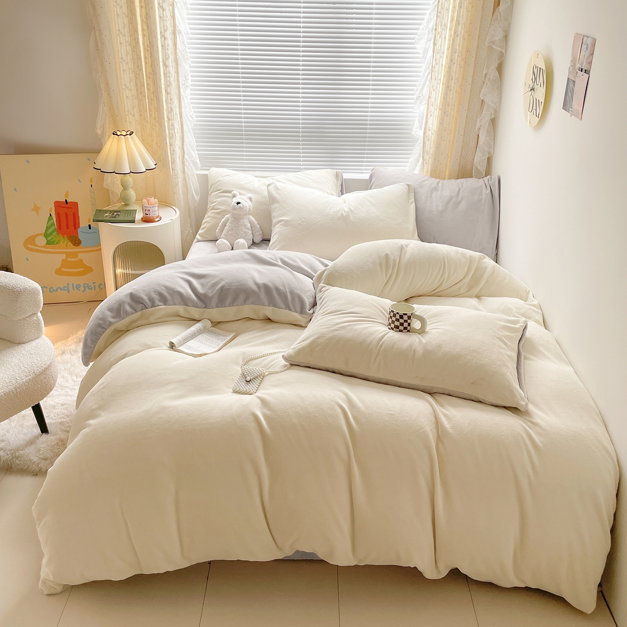 91家纺网 家纺一手货源 找家纺 蓝极人 2025新款纯色双拼牛奶绒四件套190克 奶黄+米灰