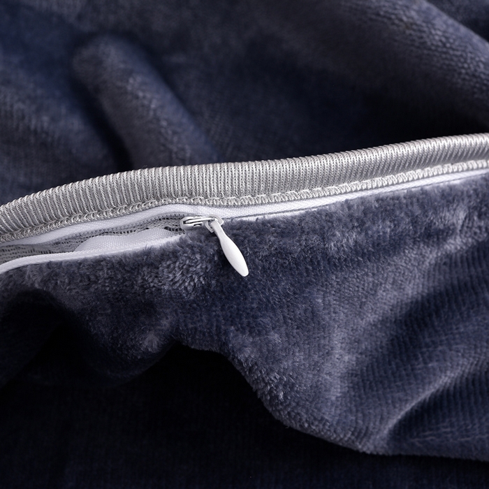 91家纺网 家纺一手货源 找家纺 绒宴 2025新款8.5斤牛奶绒金貂法莱绒床裙款保暖四件套 绅士条纹