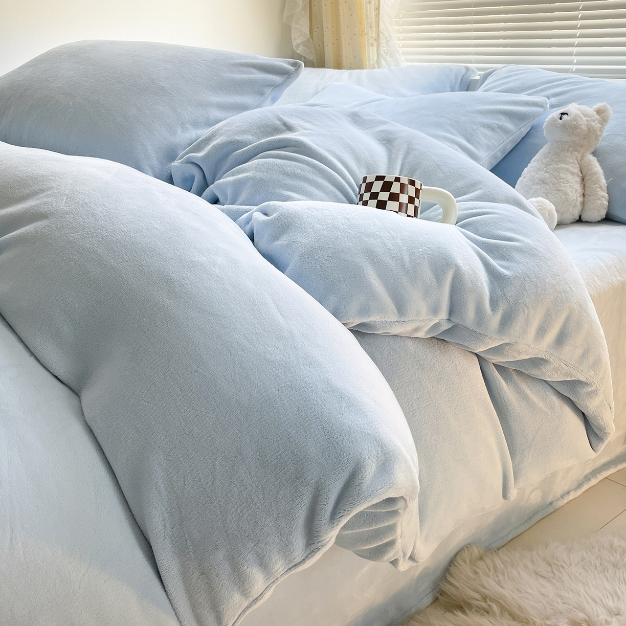 蓝极人 2025新款纯色双拼牛奶绒四件套190克 浅蓝