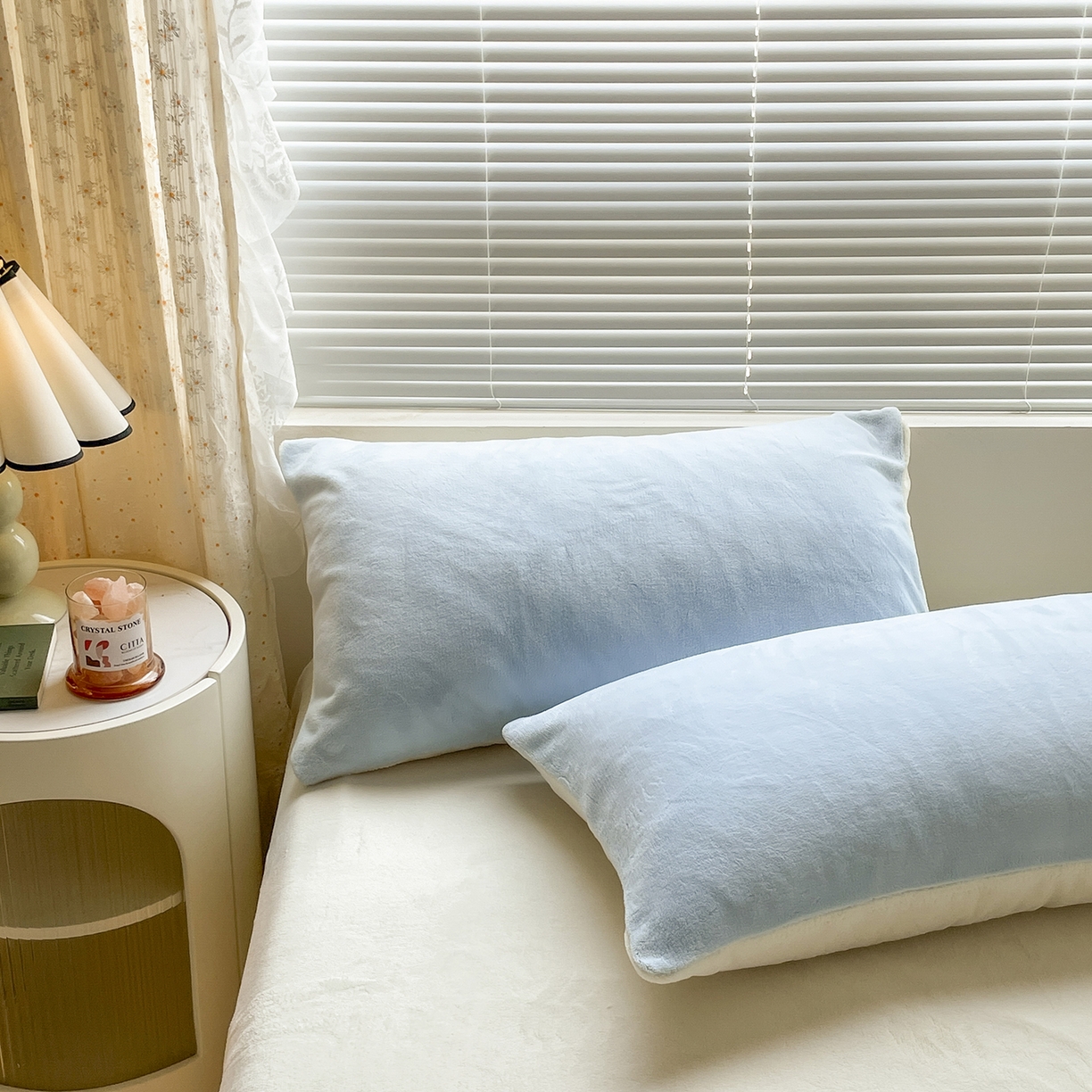 91家纺网 家纺一手货源 找家纺 蓝极人 2025新款纯色双拼牛奶绒四件套190克 浅蓝+奶黄