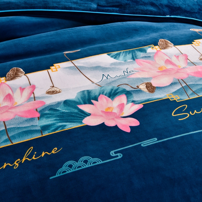 91家纺网 家纺一手货源 找家纺 绒宴 2025新款8.5斤牛奶绒金貂法莱绒床裙款保暖四件套 一莲幽梦