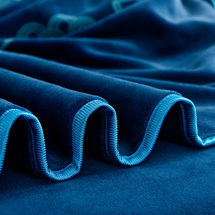 91家纺网 家纺一手货源 找家纺 绒宴 2025新款8.5斤牛奶绒金貂法莱绒床裙款保暖四件套 一莲幽梦