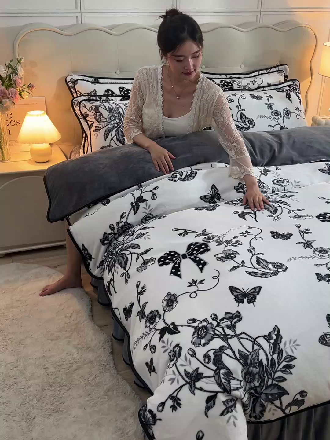 91家纺网 家纺一手货源 找家纺 绒宴 2025新款8.5斤牛奶绒金貂法莱绒床裙款保暖四件套 似水流年