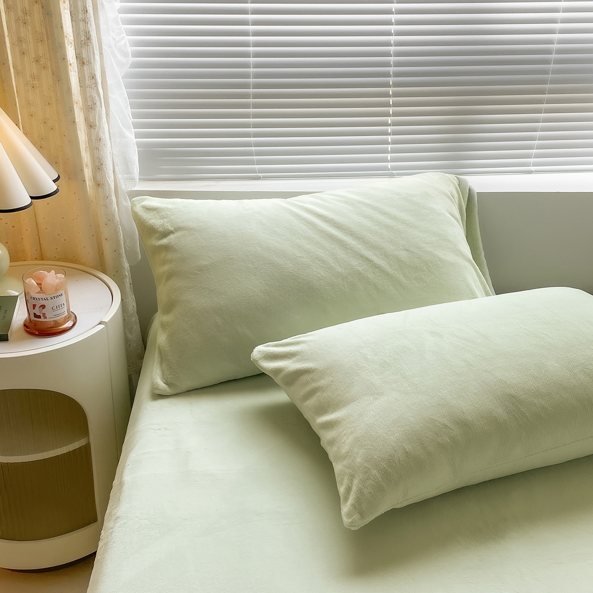 91家纺网 家纺一手货源 找家纺 蓝极人 2025新款纯色双拼牛奶绒四件套190克 芽绿